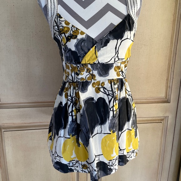 NWT Viola Yellow & Blk Patterned Bow Tie Back Top - Picture 2 of 7